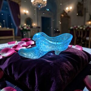 Vintage 6" Fenton Cat Head Buttons & Bows Glass Slipper